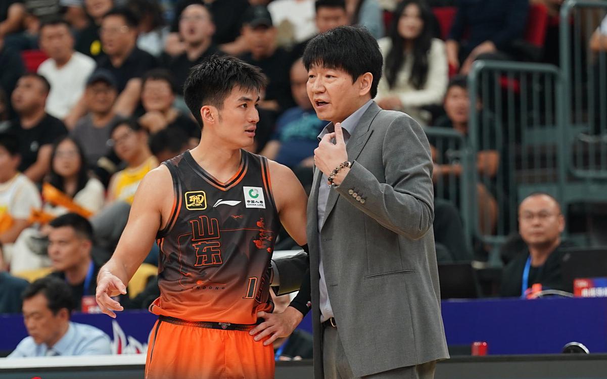 CBA山东队18人名单出炉！引进陈林坚，刘毅续约1年，4人上一队